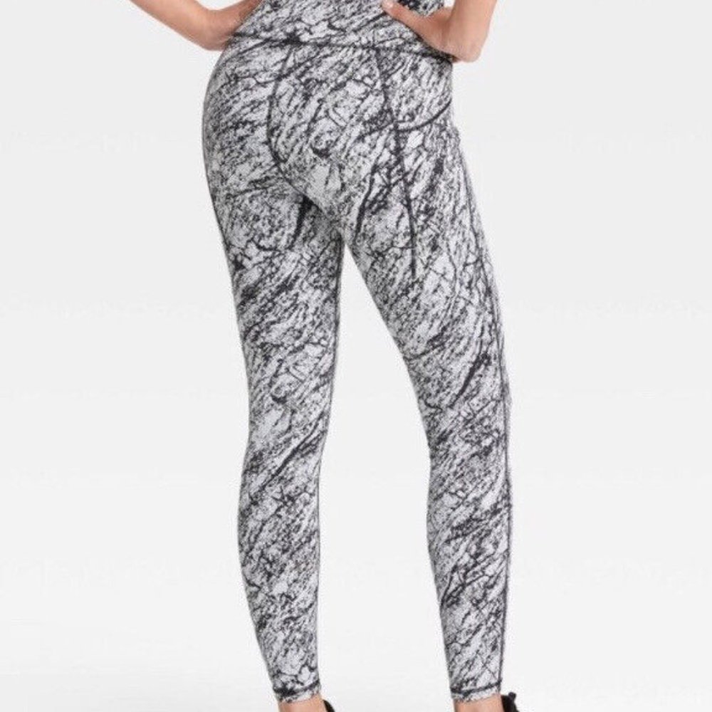 All in Motion Premium High Waisted Black/White Side Pocket Active Legging sz L - Picture 2 of 3